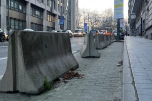 Blocs de béton à Bruxelles : le MR demande la sortie du « provisoire-définitif » 