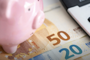 2025 se clôture en affaires courantes, mais surtout en promesses courantes